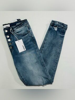 Vervet high-rise skinny jeans with button fly distressed accents. NWT
Size: 27